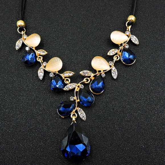 Jewelry - Blue Crystal Flower Water Drop Pendant Necklace